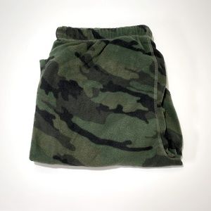 NWOT Camouflage Relaxed Fit Fleece Green Pant Size Large
